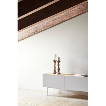 Mueble TV de Dm lacado y metal blanco mate combinado con roble natural